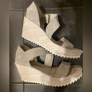 Pedro Garcia Castoro Suede Wedge - Size 5.5 (35.5)